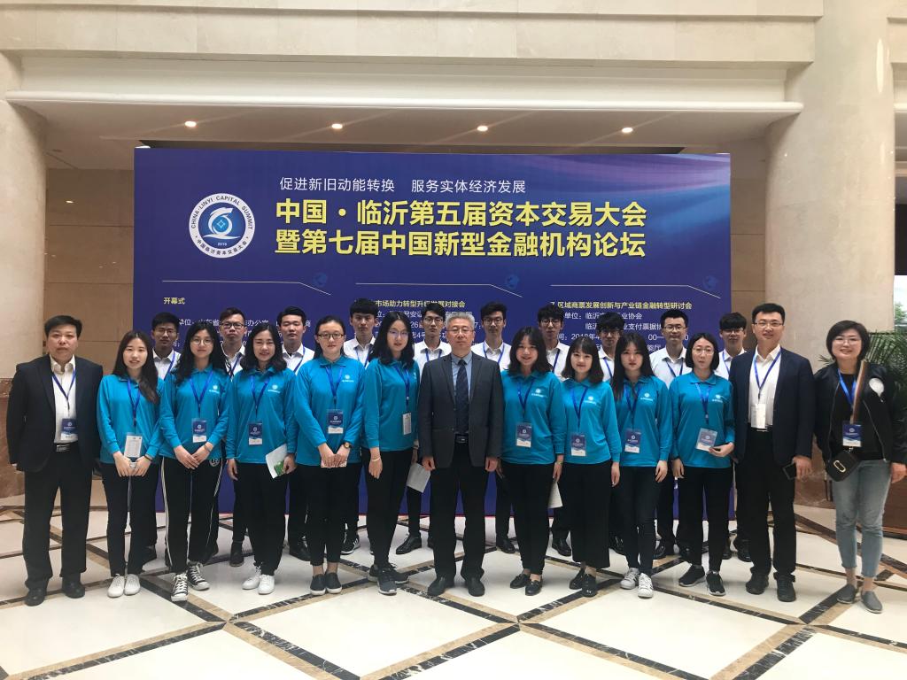 禁忌书屋
志愿者圆满完成第五届中国·临沂资本交易大会服务工作1.jpg