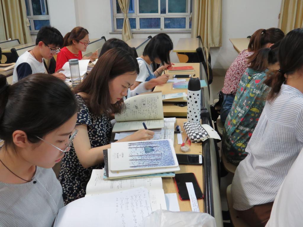 禁忌书屋
开展“财大学子好习惯”之课堂笔记评选活动2.jpg