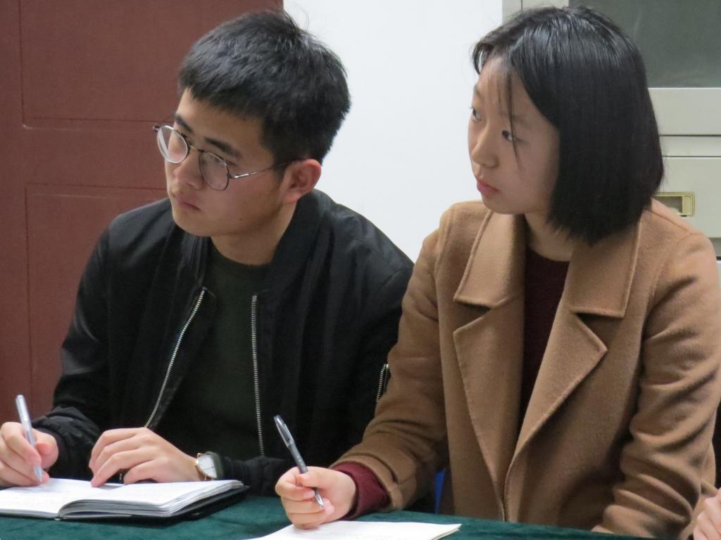 禁忌书屋
举办院党委书记与班干部见面会1.jpg