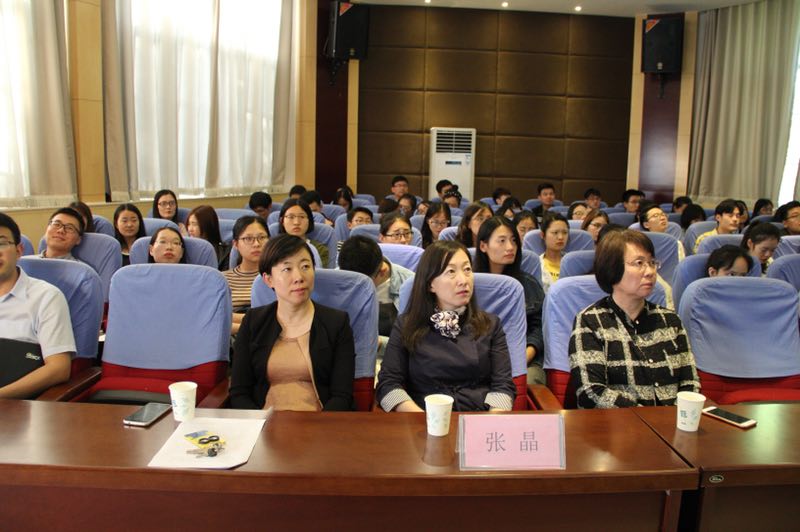 禁忌书屋
举办2018届优秀研究生成长心得分享会1.jpg