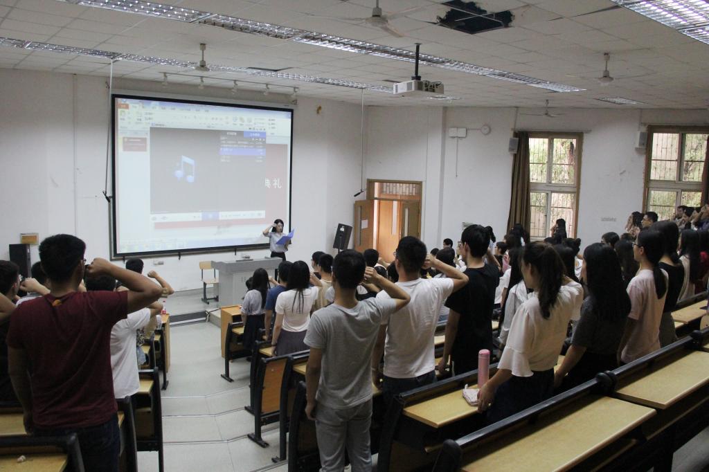 禁忌书屋
举办2018级研究生开学典礼5.jpg