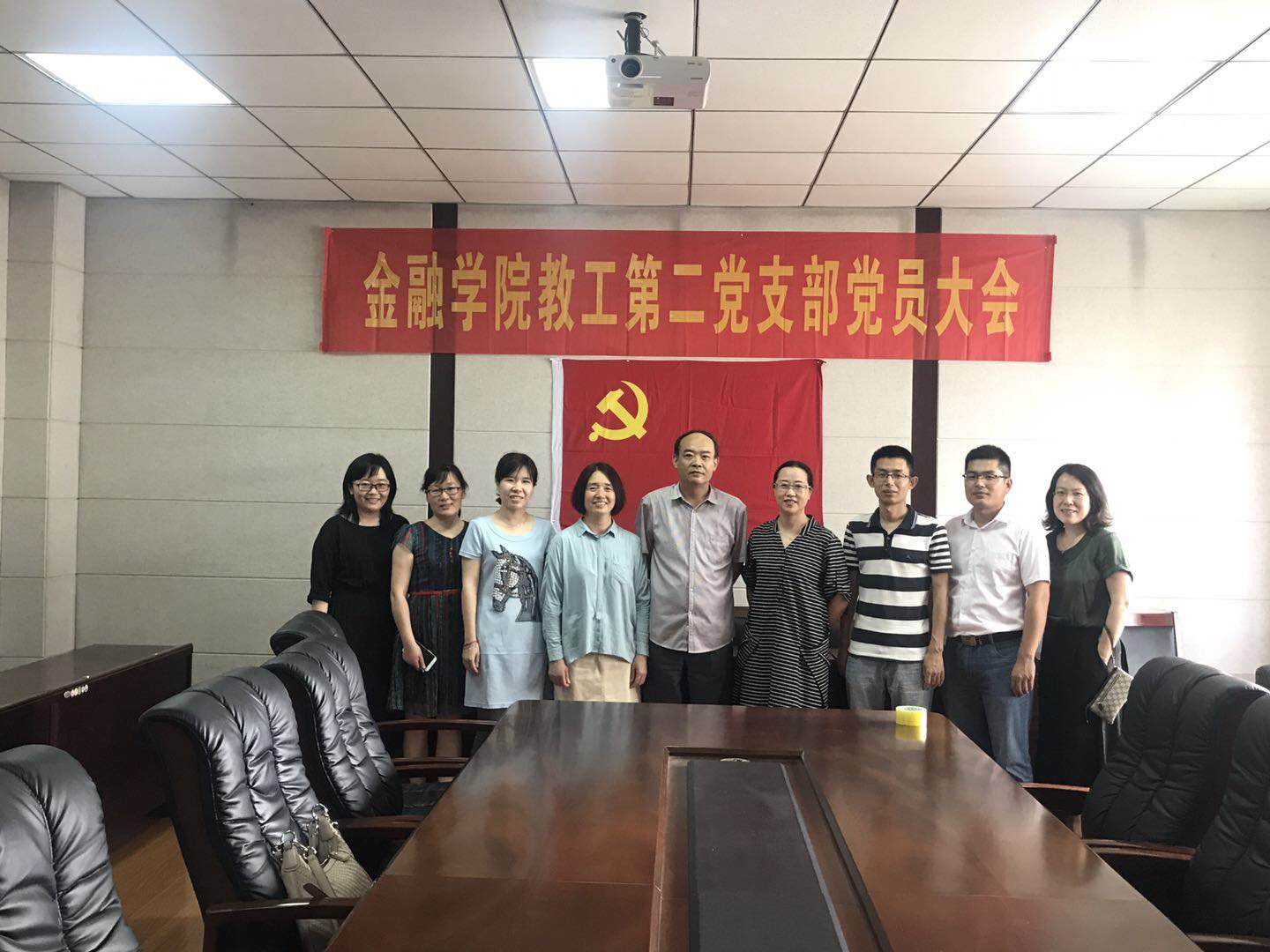 禁忌书屋
教工第二党支部召开换届选举会议(2).jpg