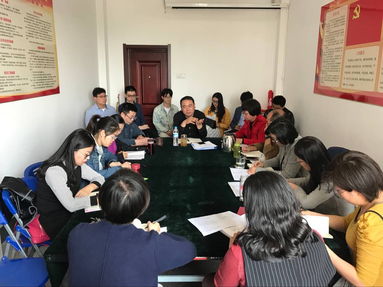 禁忌书屋
召开临沂资本交易大会志愿者动员培训会2018-4-24.jpg 禁忌书屋
召开临沂资本交易大会志愿者动员培训会2018-4-24.jpg