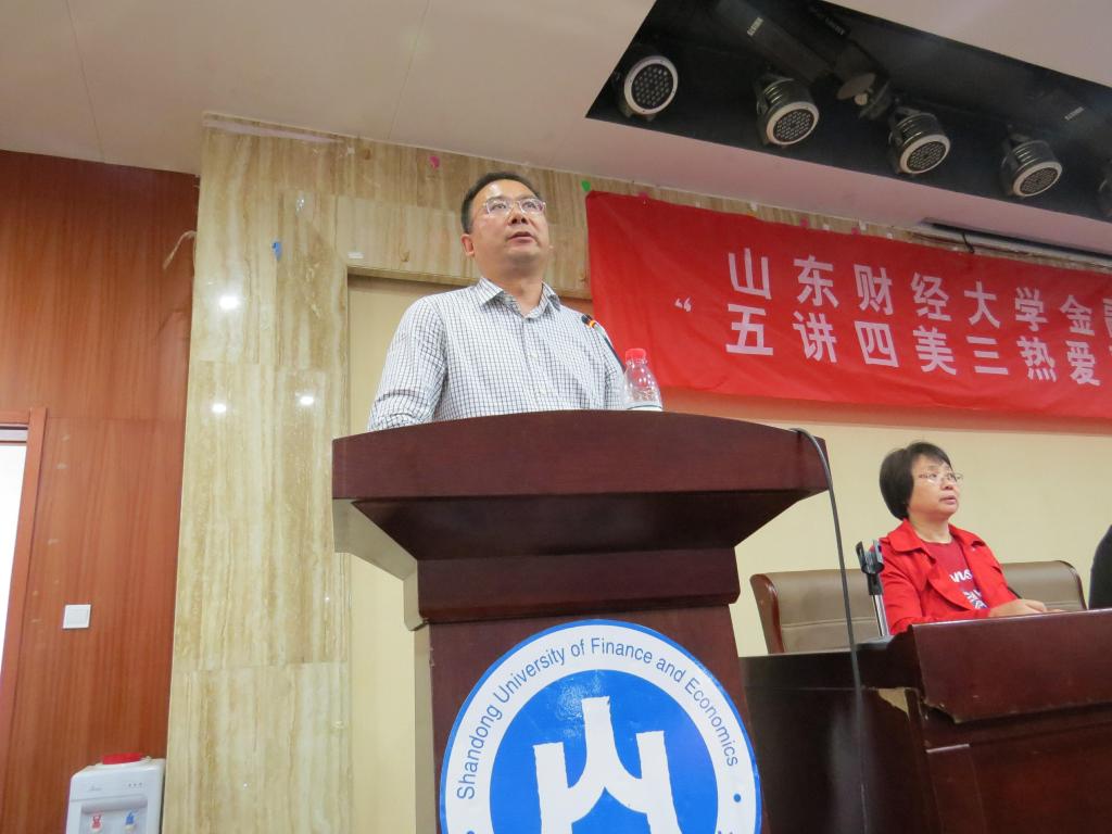 禁忌书屋
举办学风建设暨“五讲四美三热爱”主题活动启动仪式3.jpg