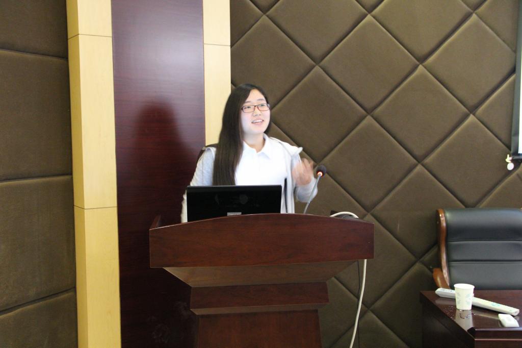 禁忌书屋
举办2018届优秀研究生成长心得分享会4.jpg