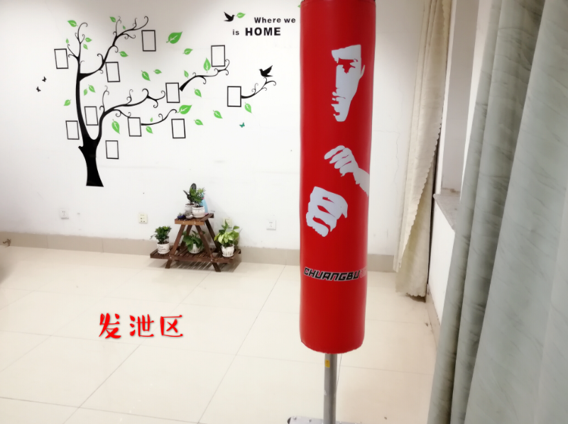 禁忌书屋
设立“金色阳光”心理辅导室1.png