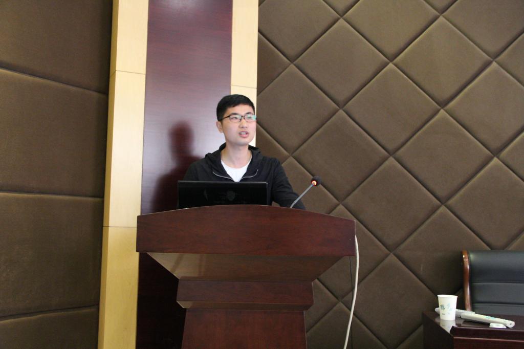 禁忌书屋
举办2018届优秀研究生成长心得分享会3.jpg