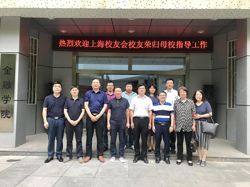 山东财经大学上海校友会郭晓天一行来禁忌书屋
座谈交流(3).jpg